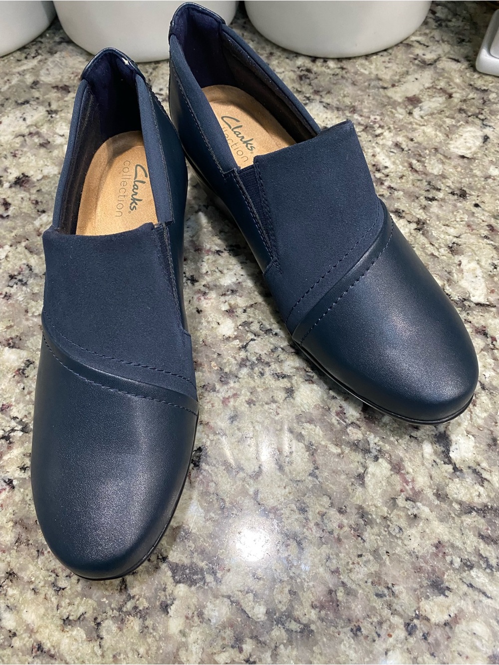 Clark’s Collection Navy Blue shoes - 8.5 W